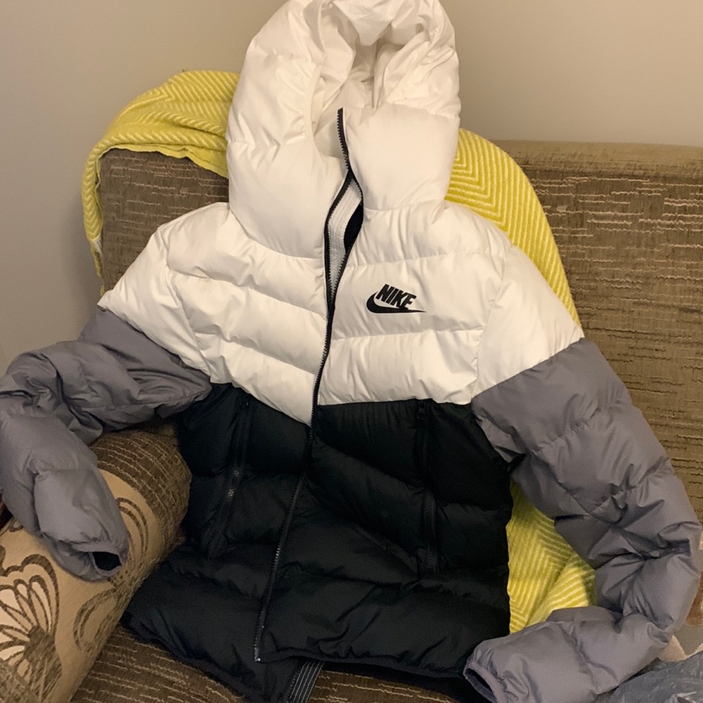 Nike mens size large puffer coat with hood